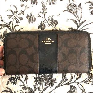 COACH ACCORDION ZIP WALLET IN SIG COATED CANVAS